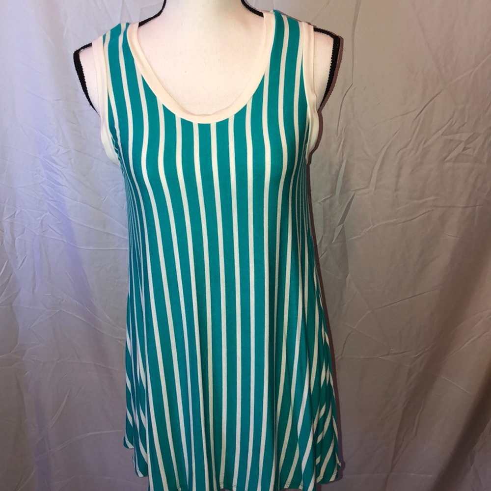 Turquoise & white top - Picture 2 of 8